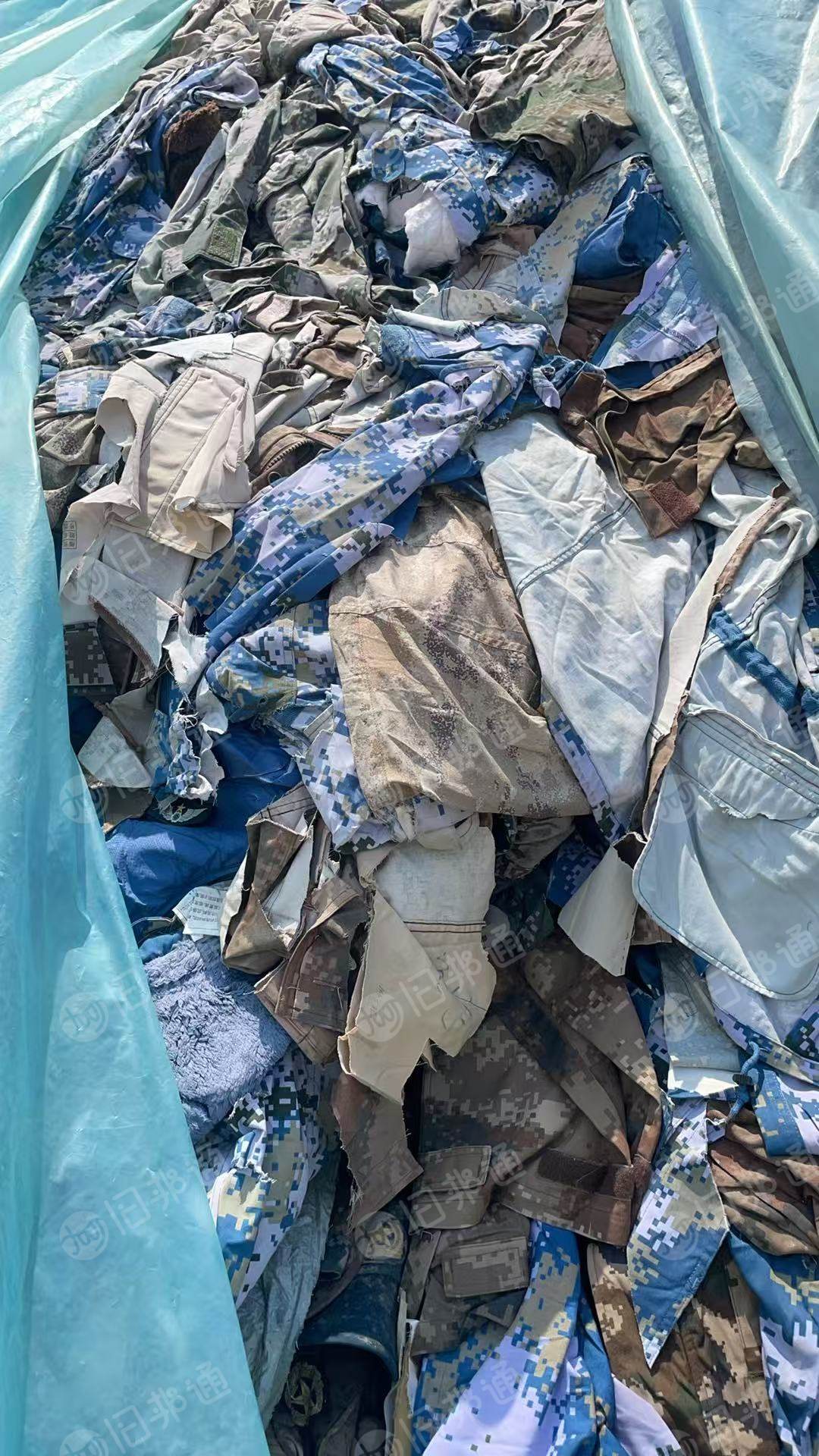 出售部队退下来的迷彩服服装，涤纶材质，现货有一万多吨，货在山东滨州