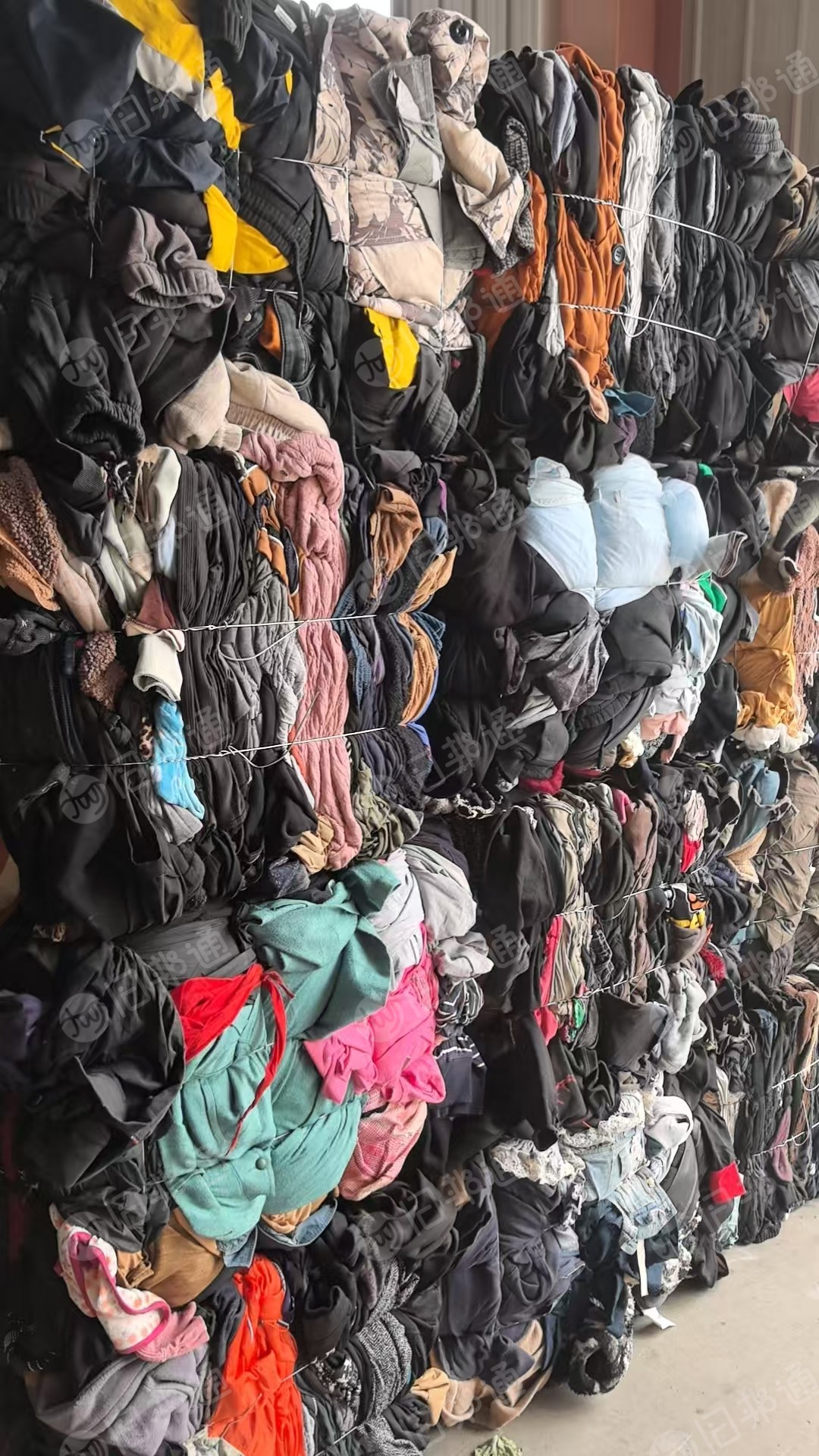 长期出售旧衣服黑料，下脚料，燃烧料，3天就有13米一车，货在安徽滁州
