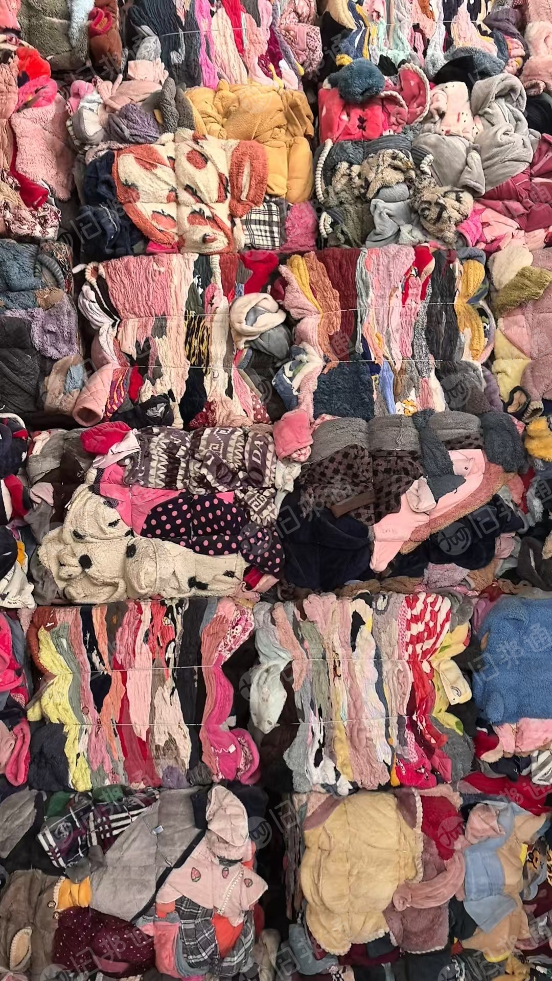 出售绒睡衣，毛绒睡衣统货，现货有大几十吨，货在安徽滁州