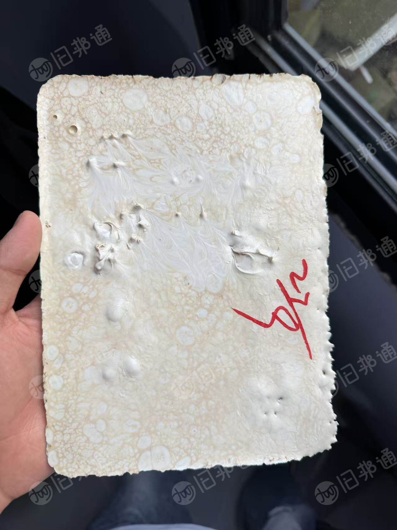 出售涤纶切片,有黑色跟白色,白色多一点,货在江苏苏州