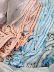 长期出售涤纶废布涤纶布条，有裁剪好的，也有没有裁剪的，没有裁剪的有8吨左右，货在河北石家庄