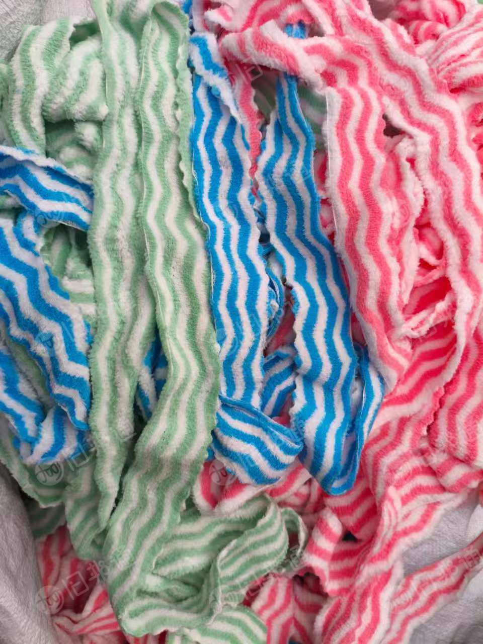 长期出售涤纶废布涤纶布条，有裁剪好的，也有没有裁剪的，没有裁剪的有8吨左右，货在河北石家庄