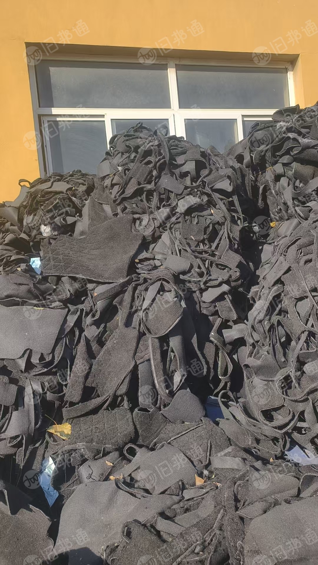 全国长期大量回收涤丙地毯料,汽车脚垫厂下来的边角料,不分颜色