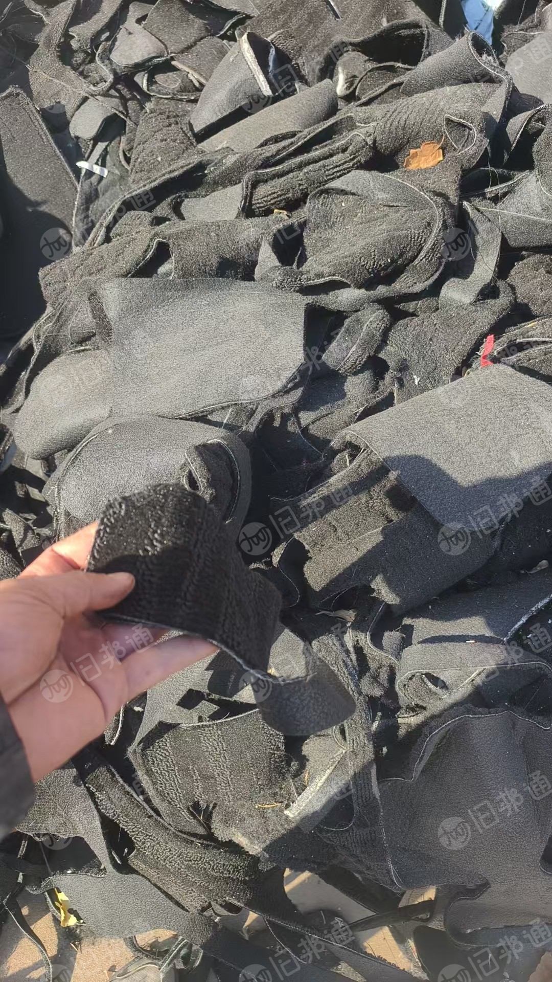 全国长期大量回收涤丙地毯料，汽车脚垫厂下来的边角料，不分颜色