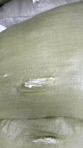 长期出售白色涤棉废布，服装厂下来的，棉含量75-90间，现货16吨左右，货在浙江嘉兴