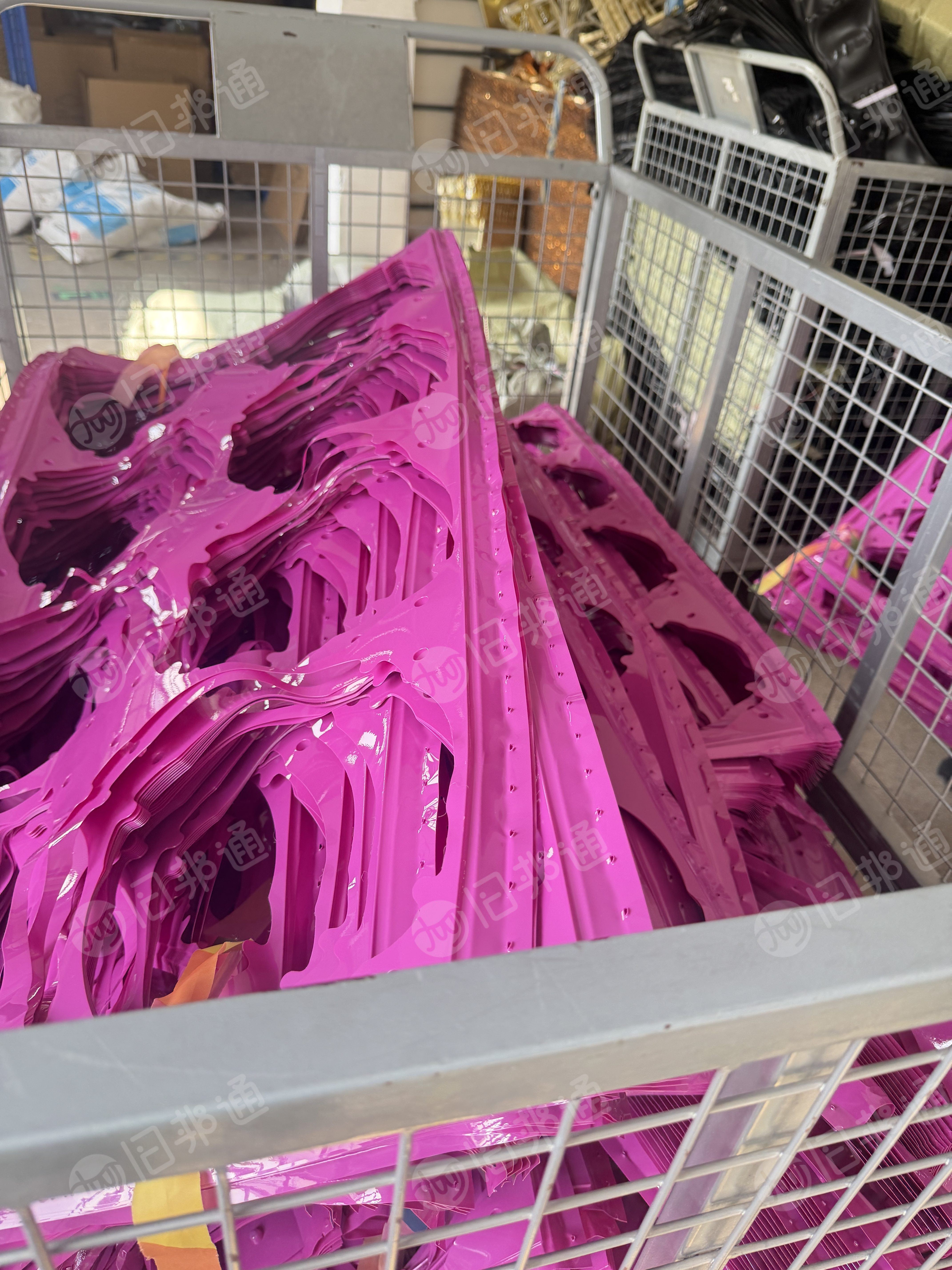 出售PET吸塑框边料，透明白色现货200吨，也有其他带色杂色吸塑盒毛料