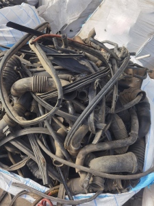 长期出售拆车下来的密封条，橡胶管等