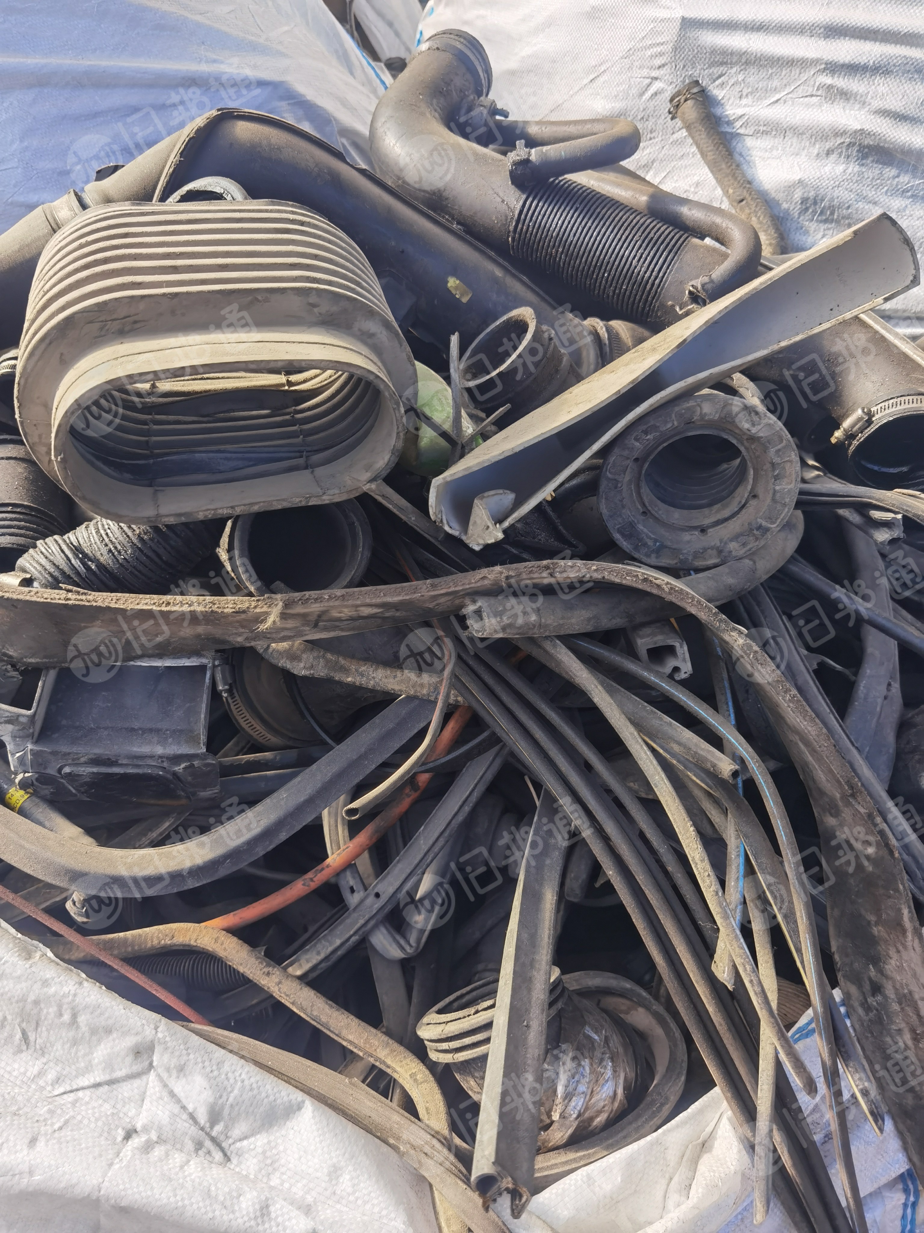 长期出售拆车下来的密封条,橡胶管等