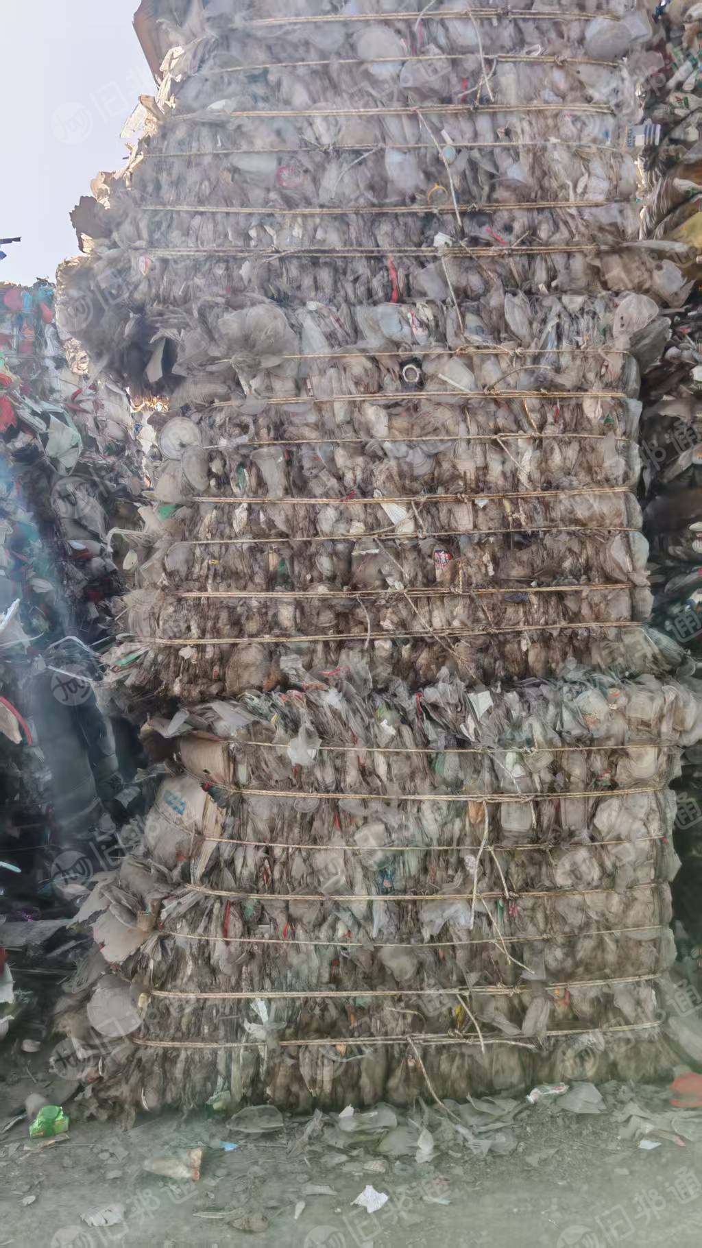 长期出售餐盒压块，饭盒压块，餐盒占9成以上，200吨