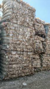 长期出售餐盒压块，饭盒压块，餐盒占9成以上，200吨