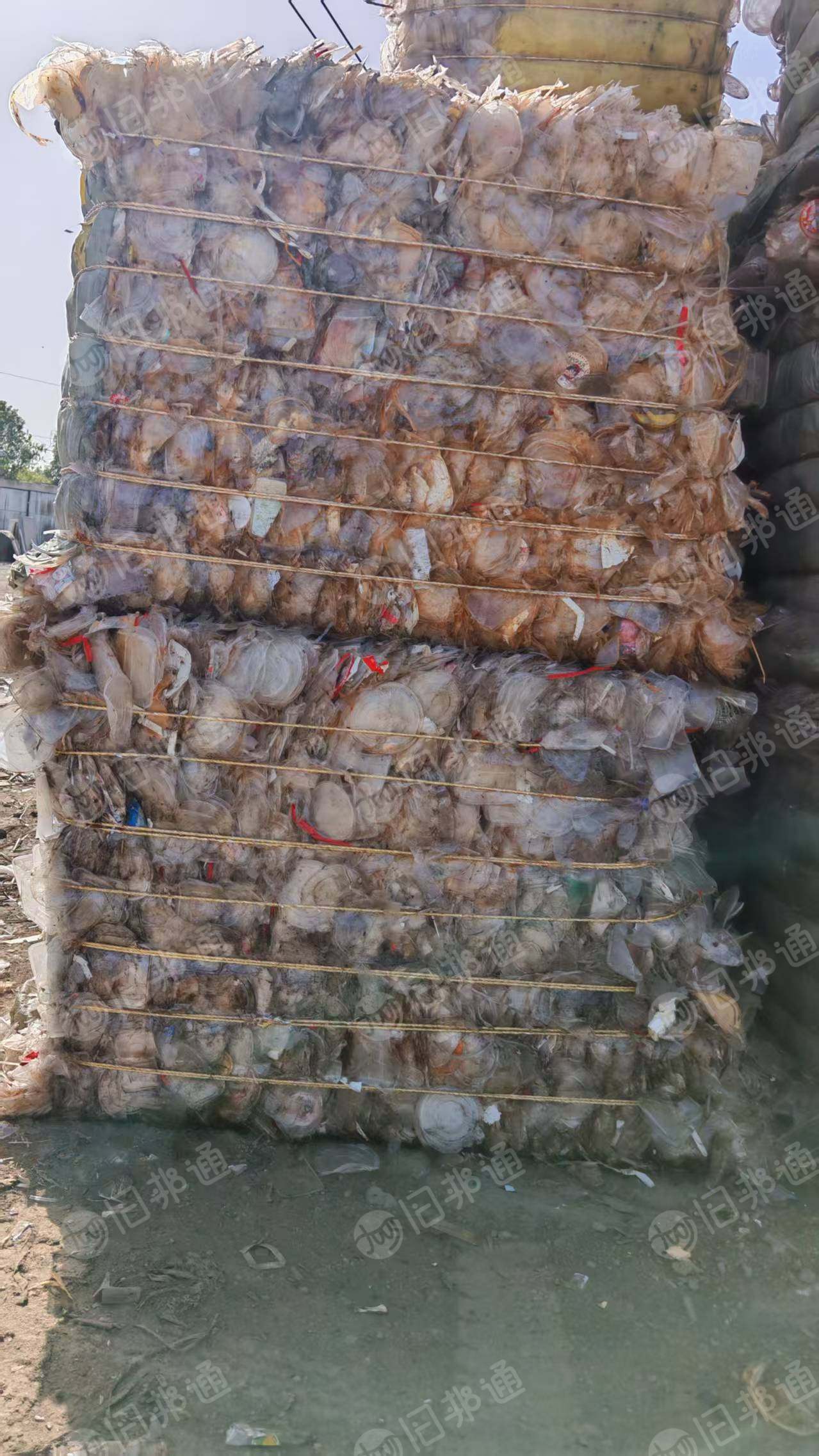 长期出售餐盒压块，饭盒压块，餐盒占9成以上，200吨