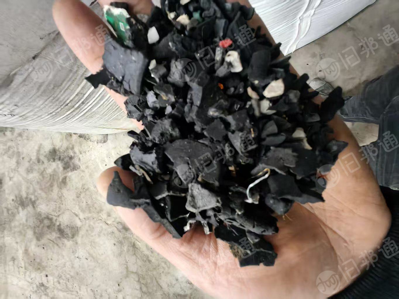 长期出售硅胶壳破碎料,纯度95%左右