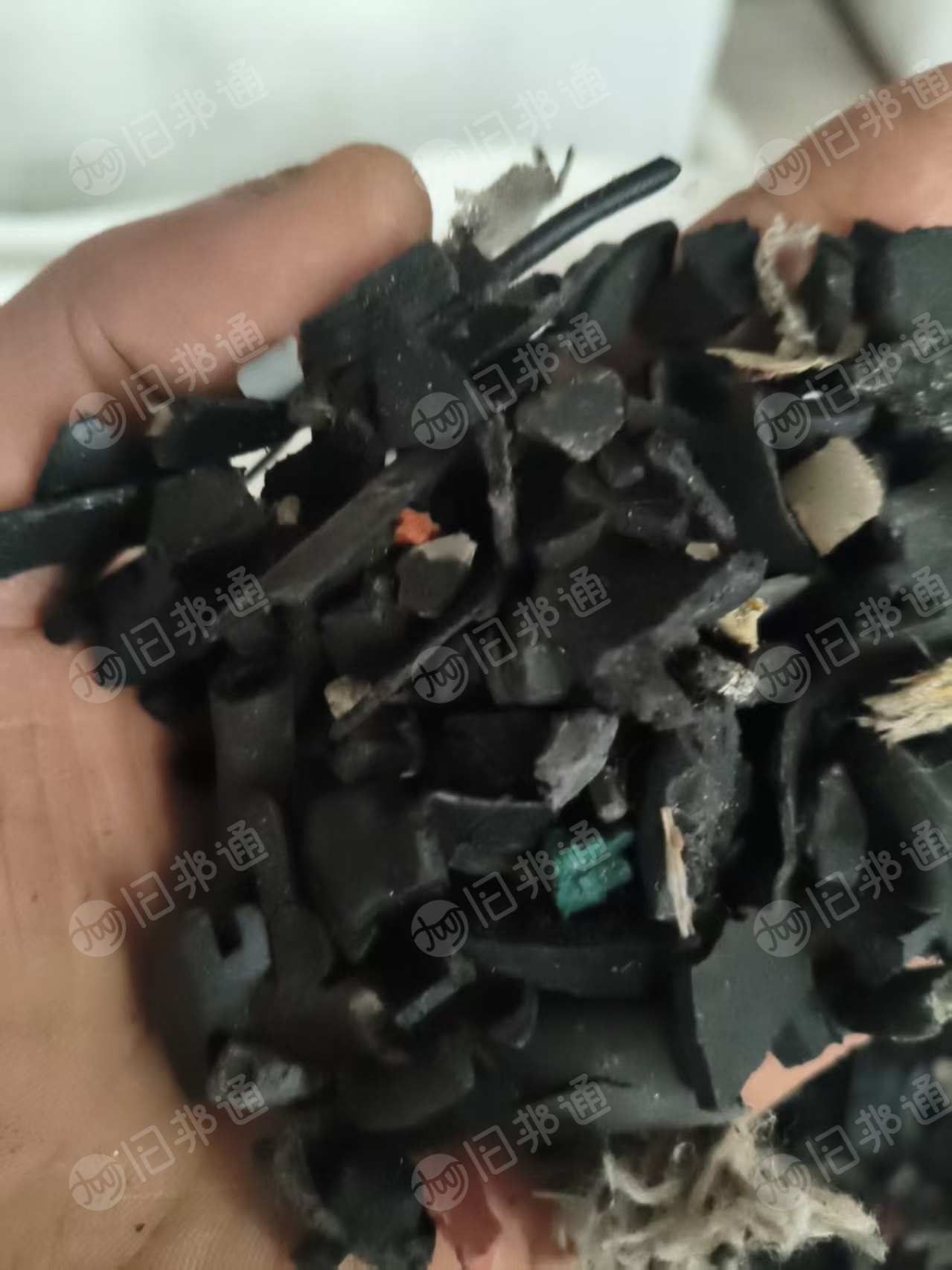 长期出售硅胶壳破碎料，纯度95%左右