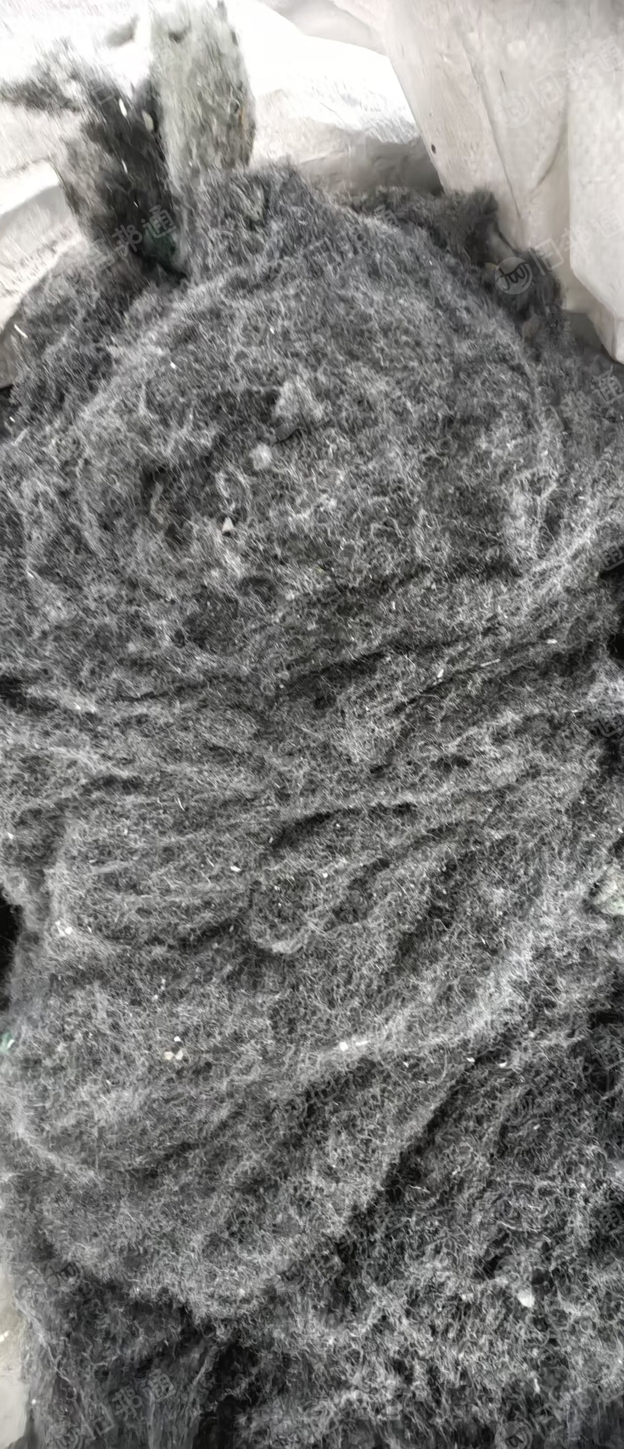 长期出售土工布厂下来的涤纶长丝无纺布，短丝无纺布，土工布废料，废棉，比例差不多一半，现货13米一车