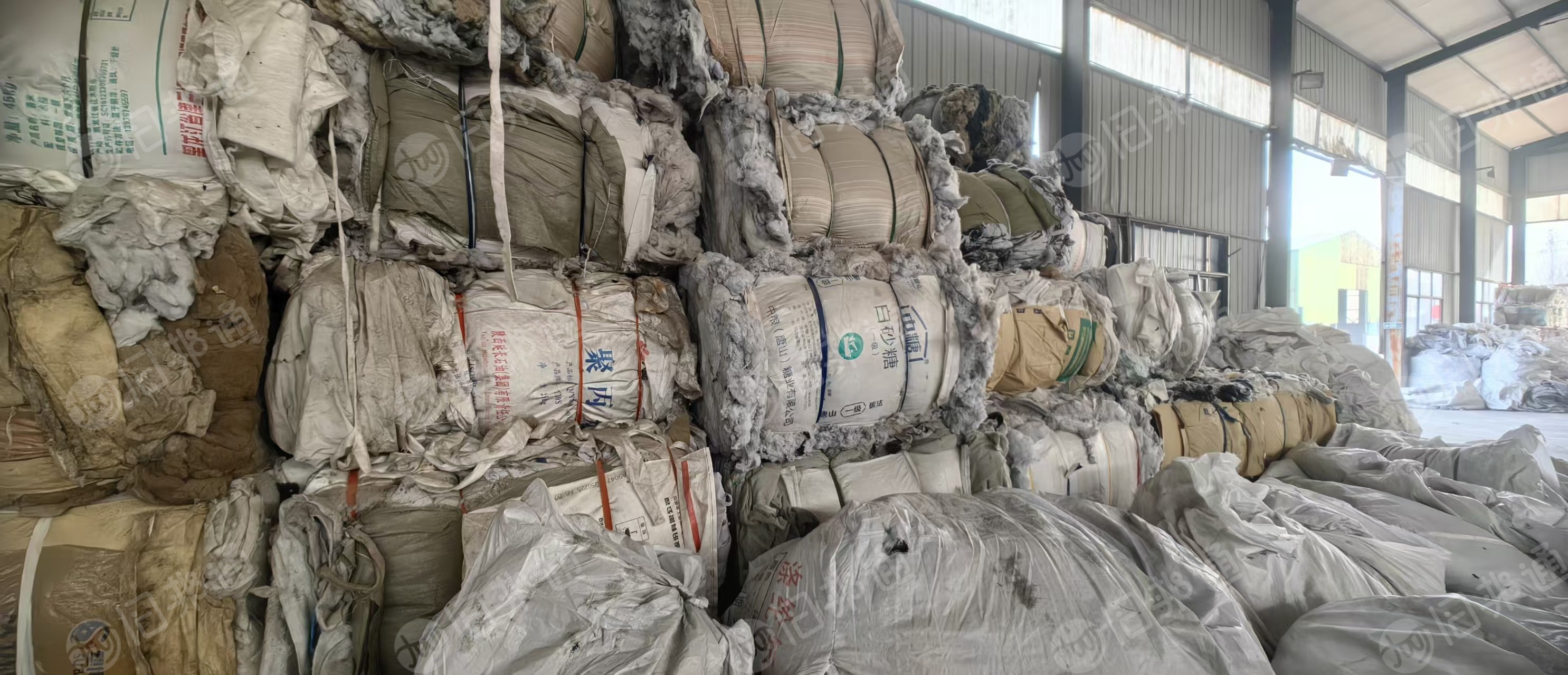 长期出售土工布厂下来的涤纶长丝无纺布，短丝无纺布，土工布废料，废棉，比例差不多一半，现货13米一车