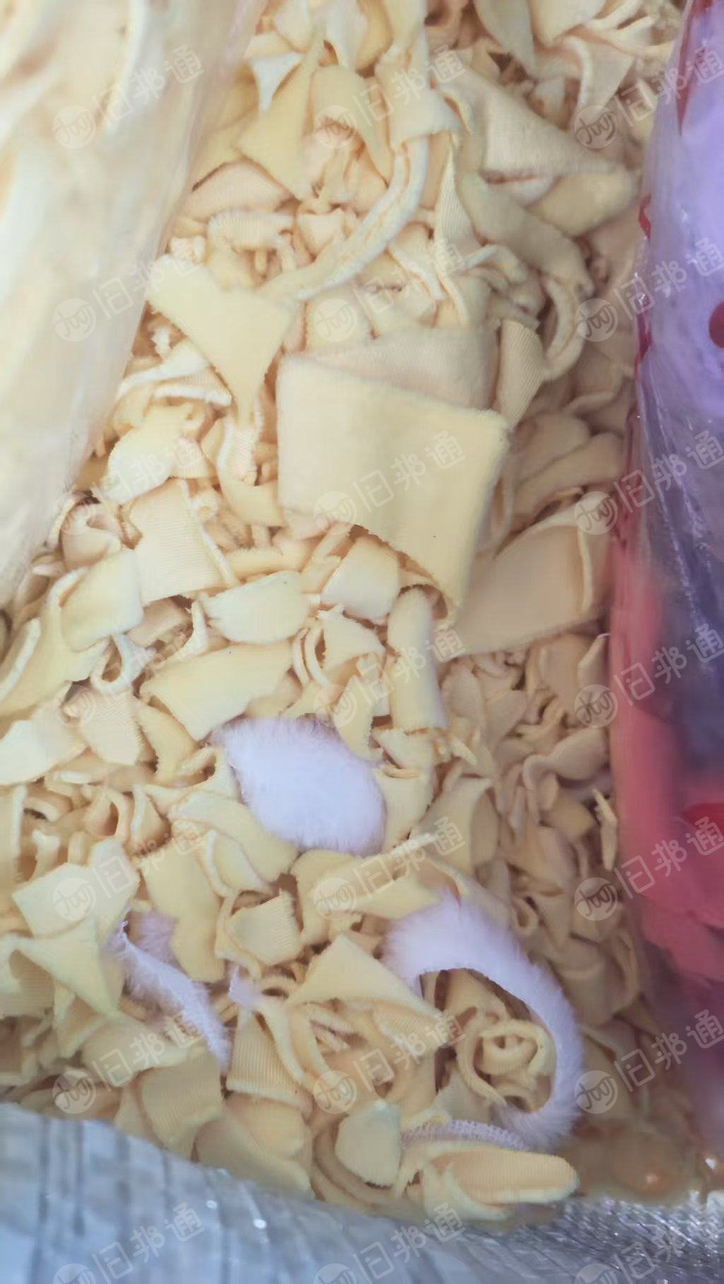 长期出售毛绒玩具下脚料，涤纶废布，绒布下脚料，涤纶深色和氨纶6米8够一车