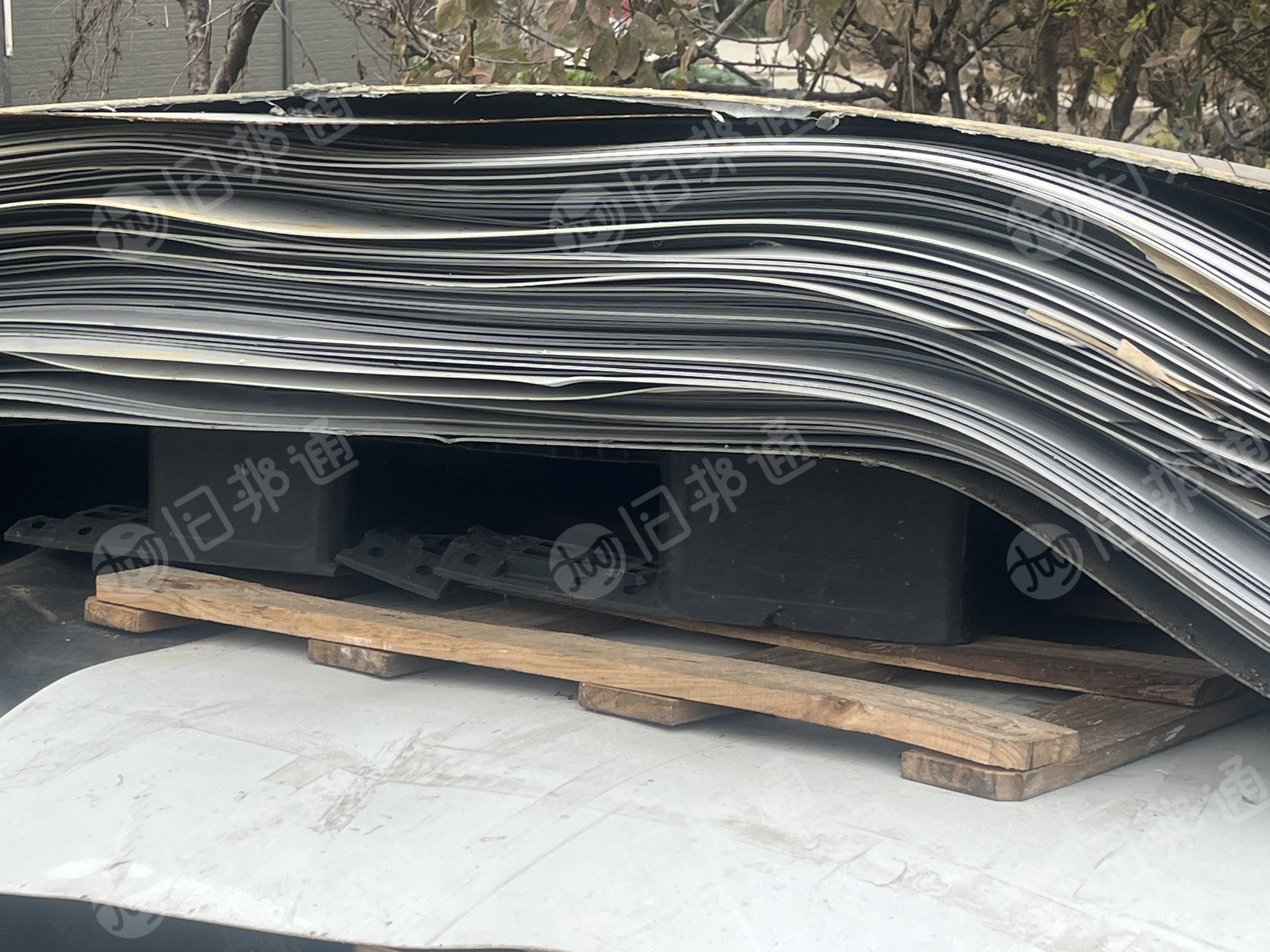 出售钢卷外包装皮废塑料