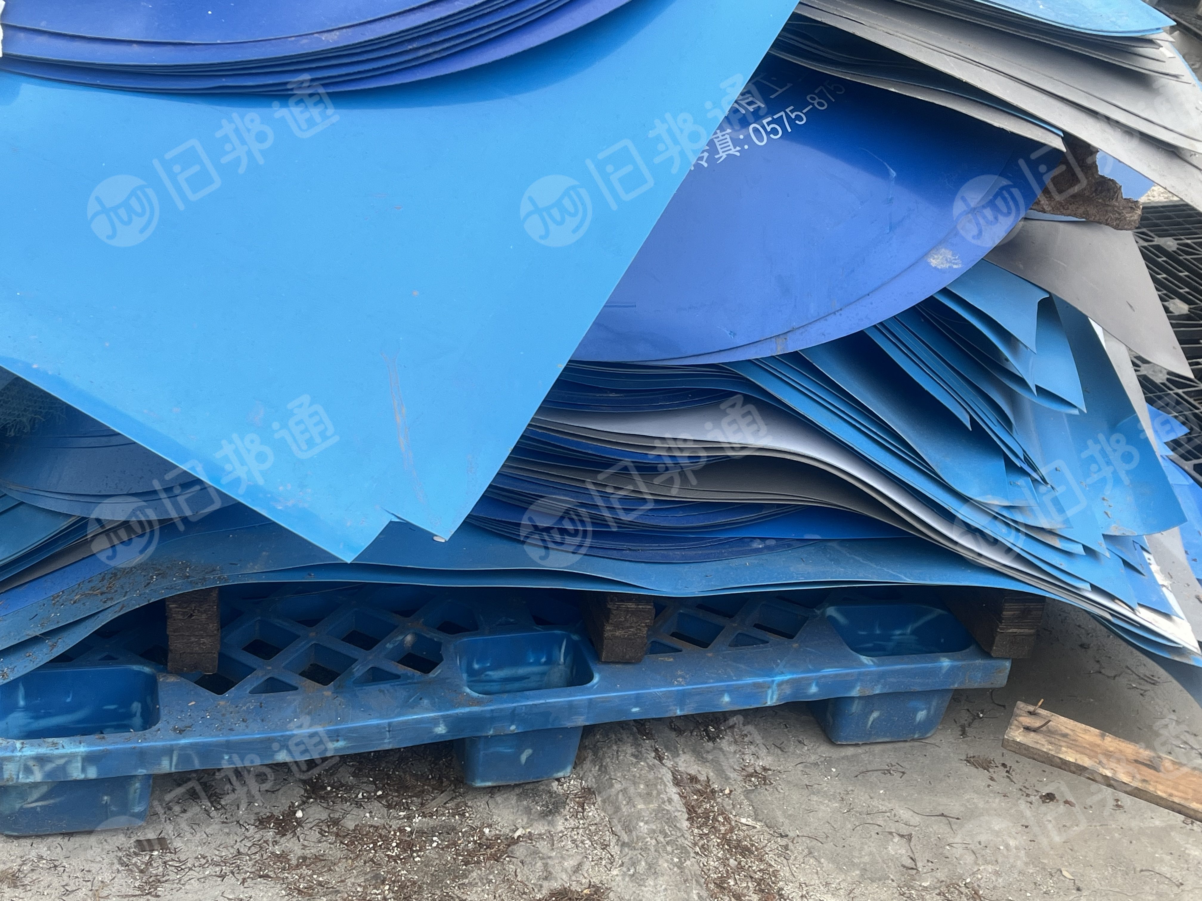 出售钢卷外包装皮废塑料