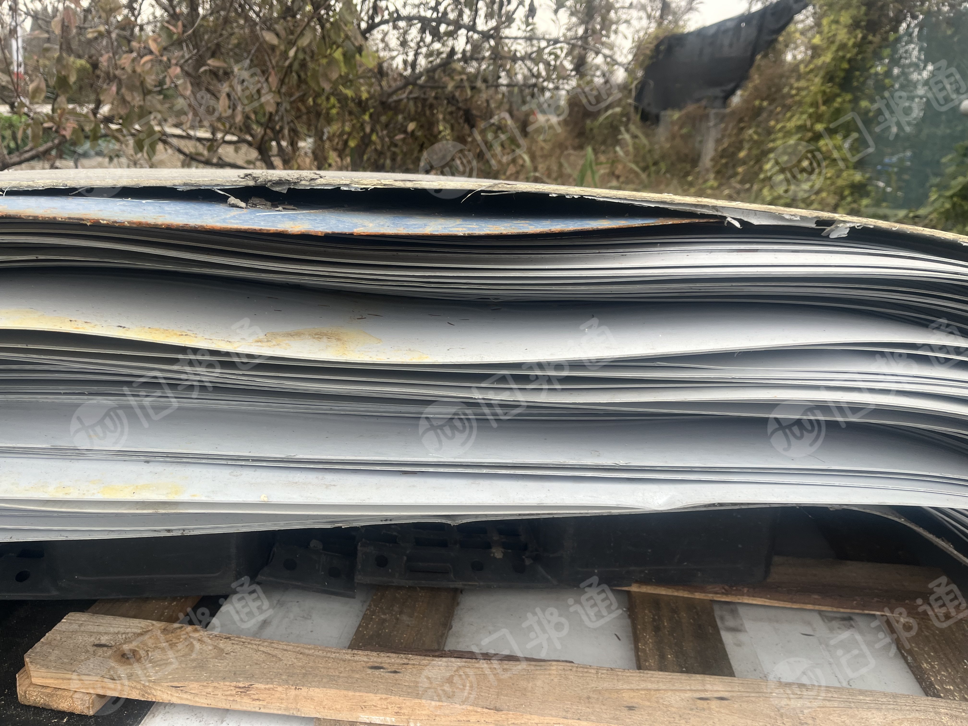 出售钢卷外包装皮废塑料