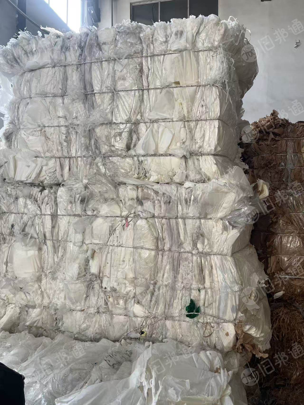 出售硅油纸废料，有白色和本色，含塑料膜一起打包了