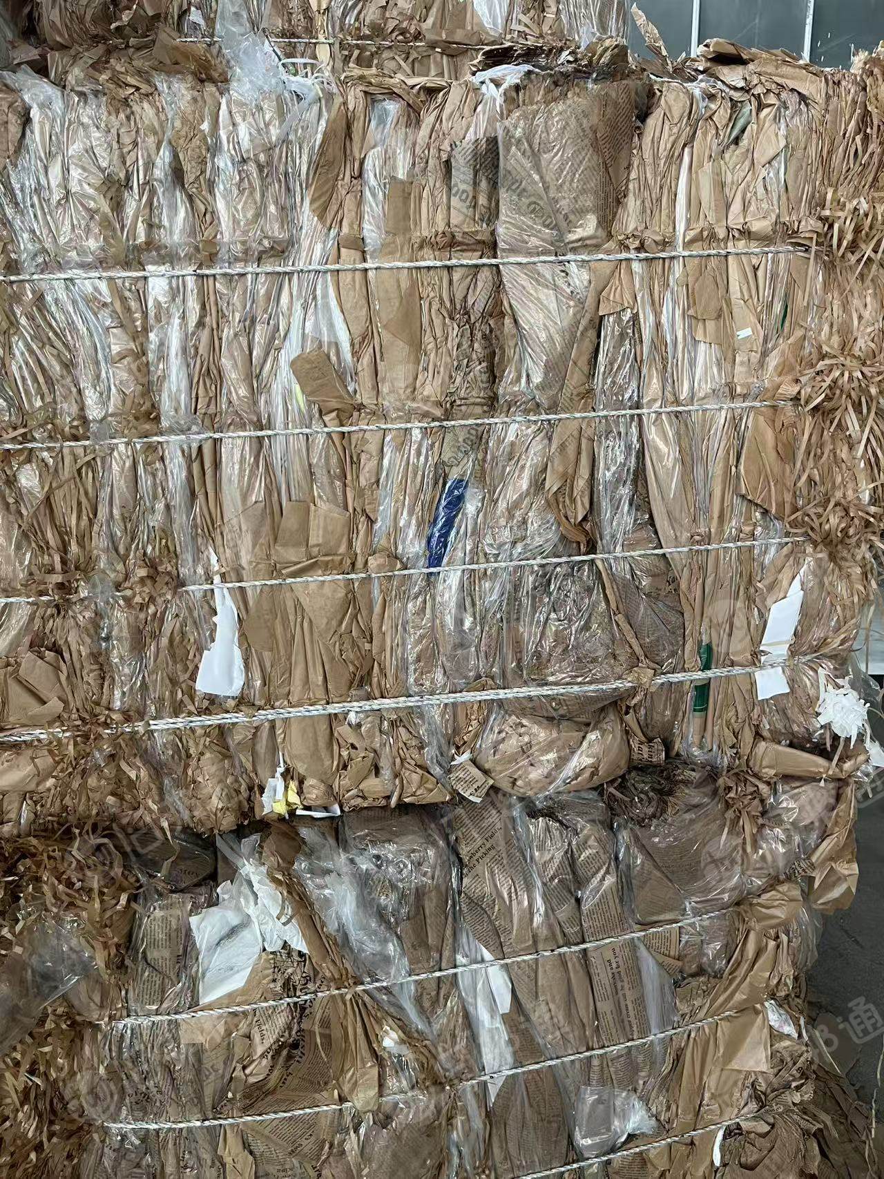 出售硅油纸废料，有白色和本色，含塑料膜一起打包了