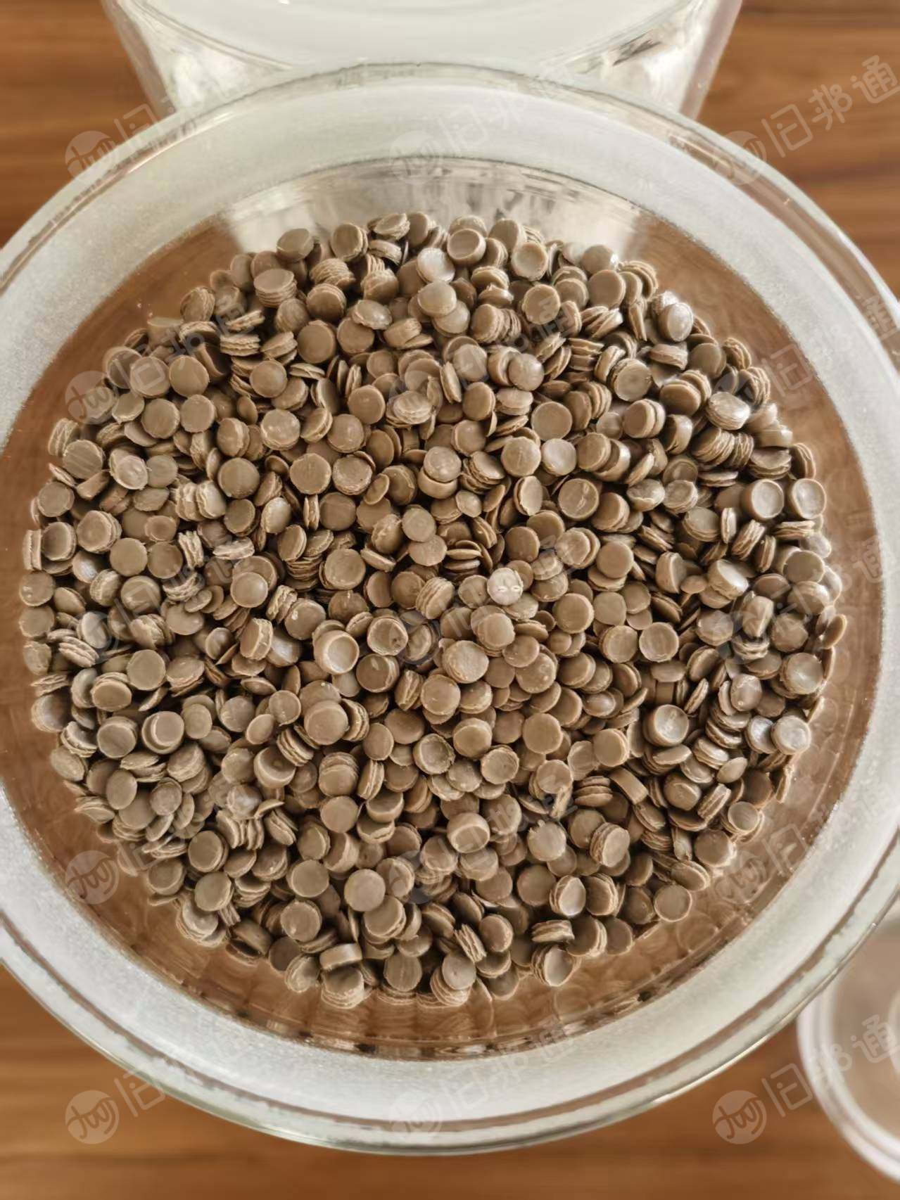 出售PE电池膜颗粒，PE再生颗粒，管道工厂可用