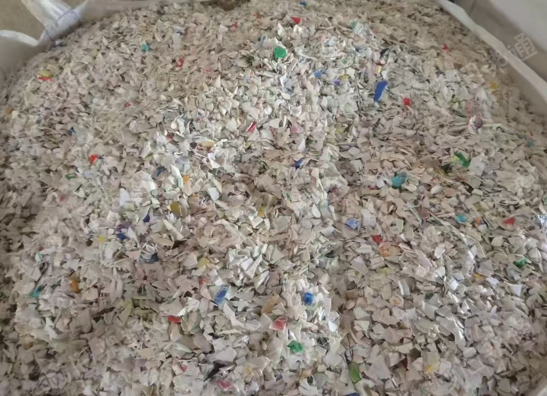 长期出售涂料桶破碎料，白桶和花桶都有