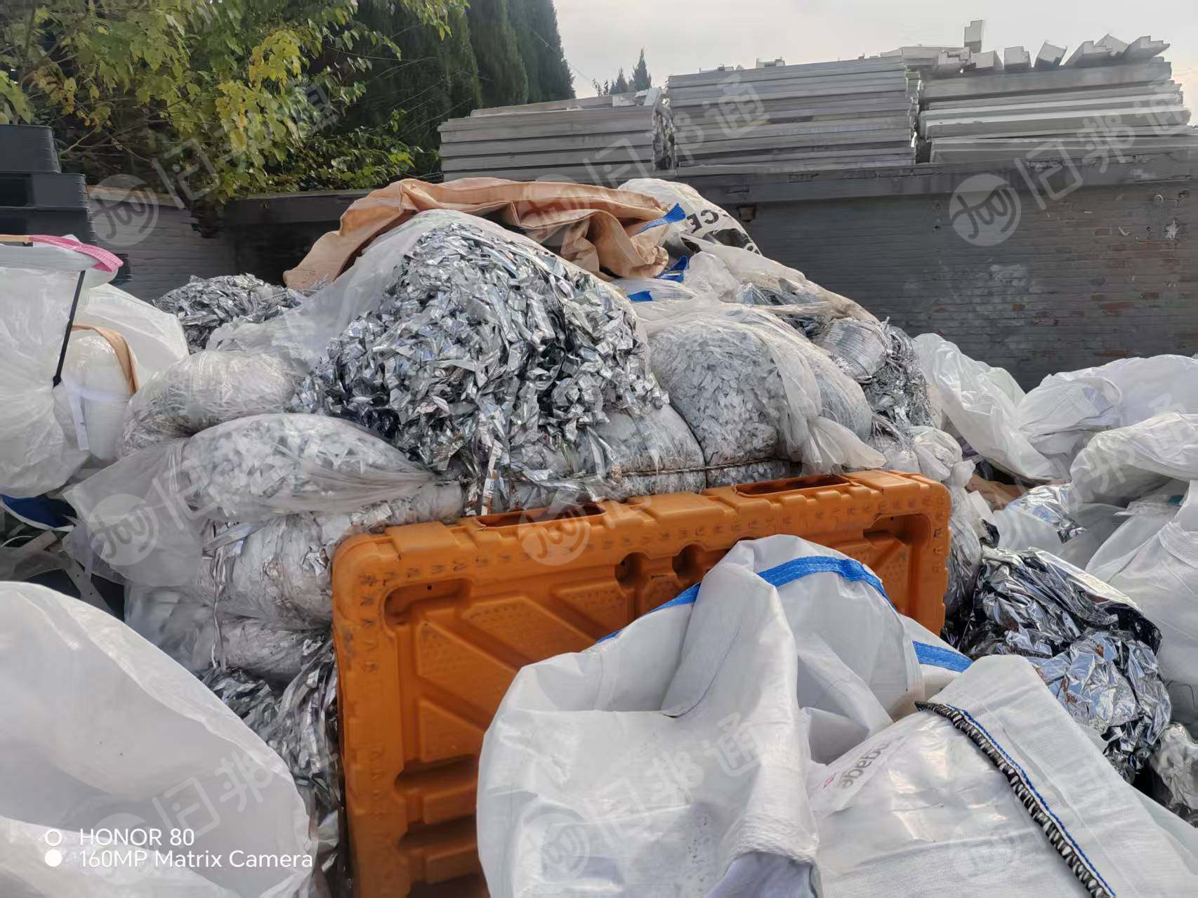 出售PET镀铝膜，带胶的，光伏厂下来的，现货几十吨