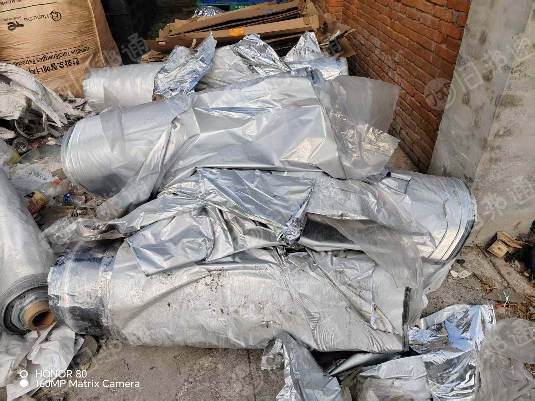 出售PET镀铝膜，带胶的，光伏厂下来的，现货几十吨