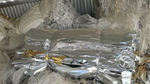 出售PET复合EVA镀铝膜，带胶的，现货十几吨