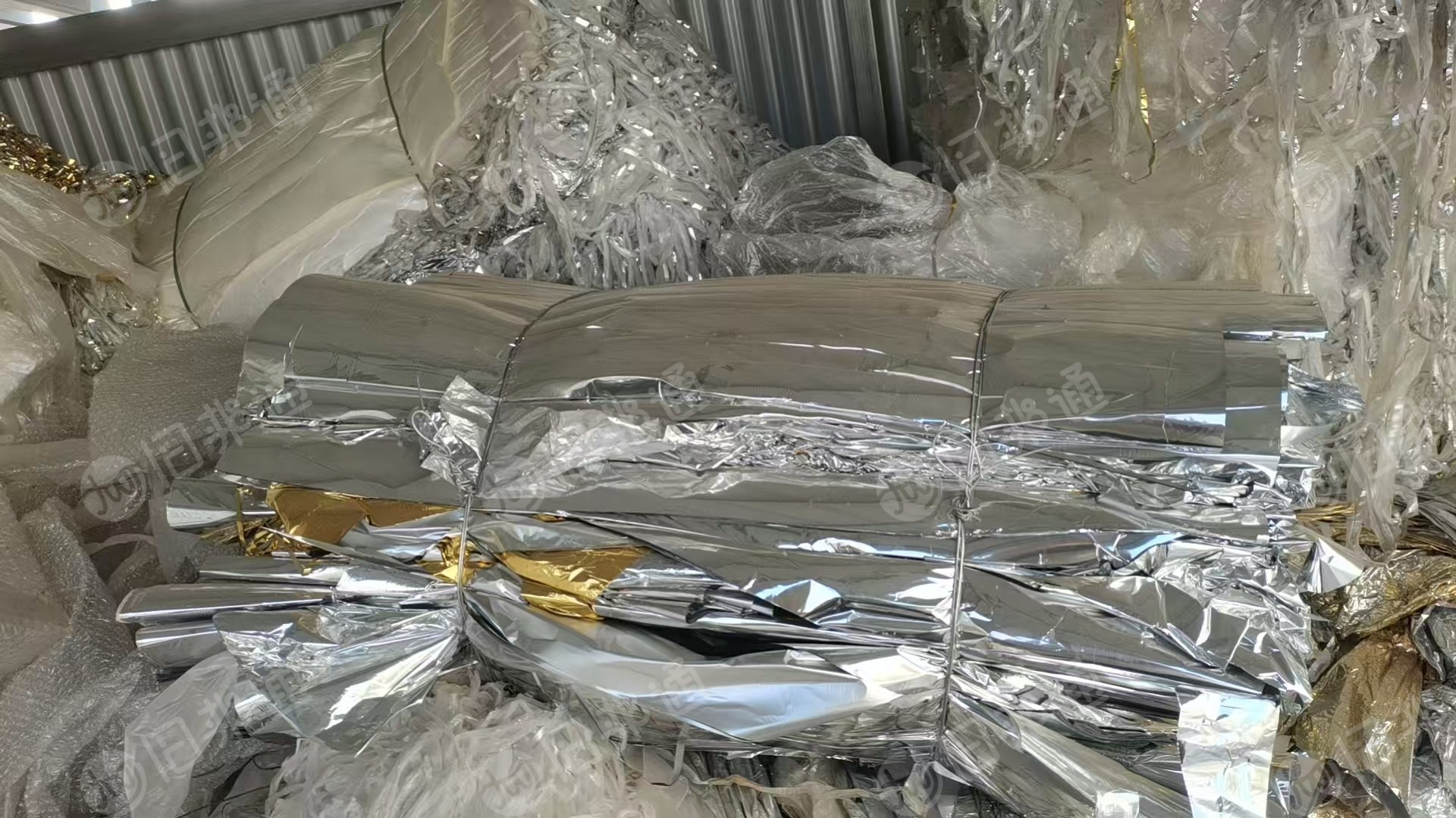 出售PET复合EVA镀铝膜，带胶的，现货十几吨