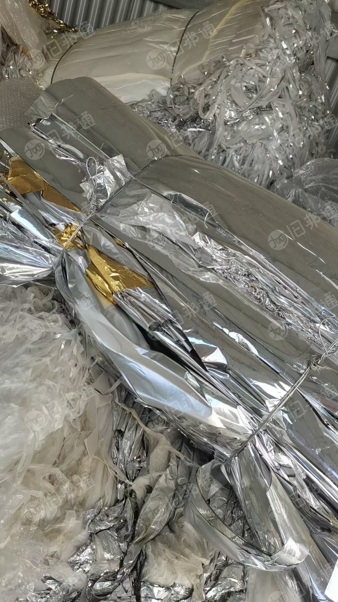 出售PET复合EVA镀铝膜，带胶的，现货十几吨