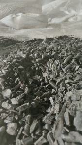 出售尼龙破碎料，单6双6混粉的，干破，汽车上下来的，现货30吨