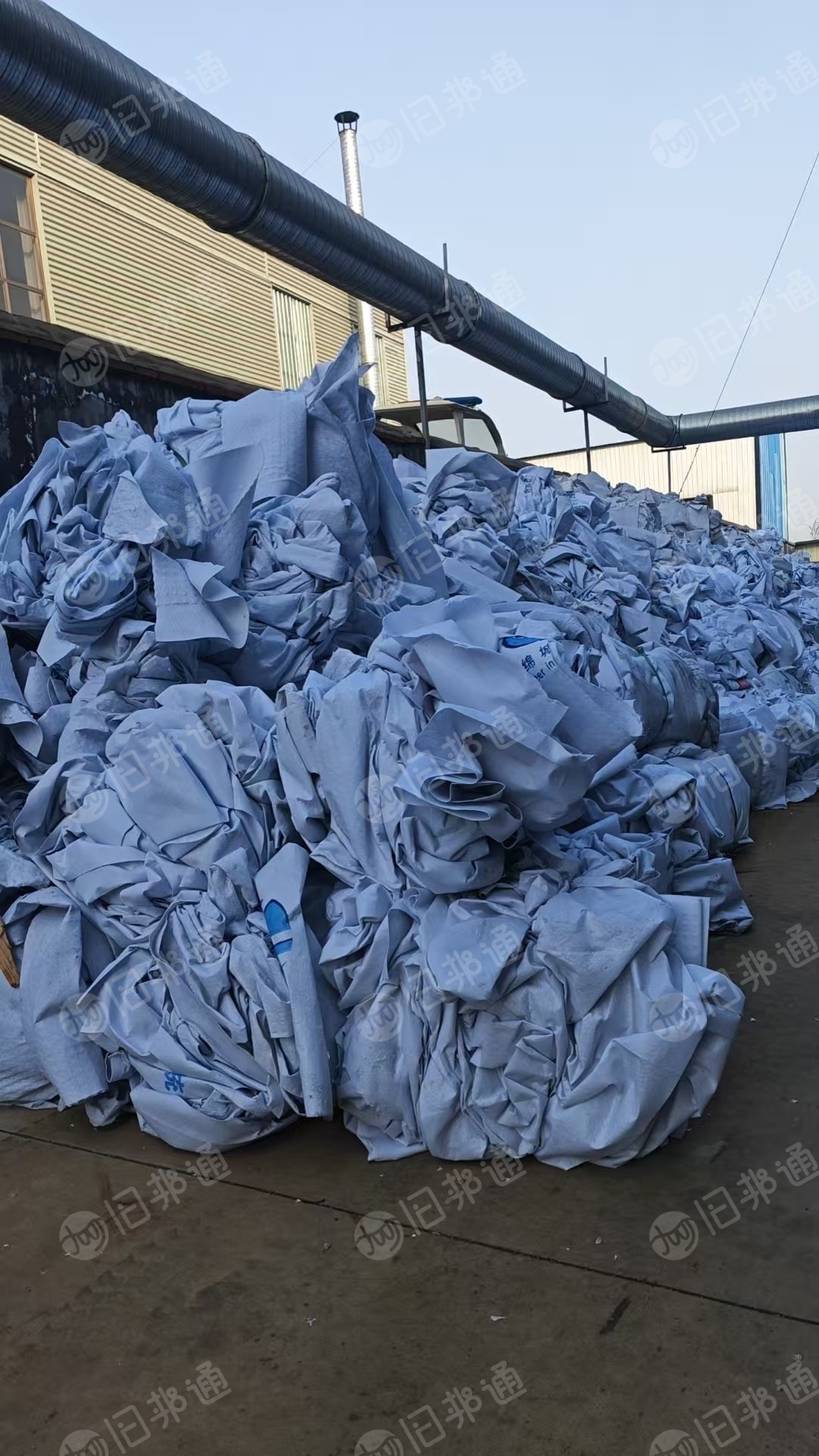 长期出售丙纶废布涤纶废布，做土工布下来的，单面有胶点，现货6米8一车，便宜出，厂在山东泰安