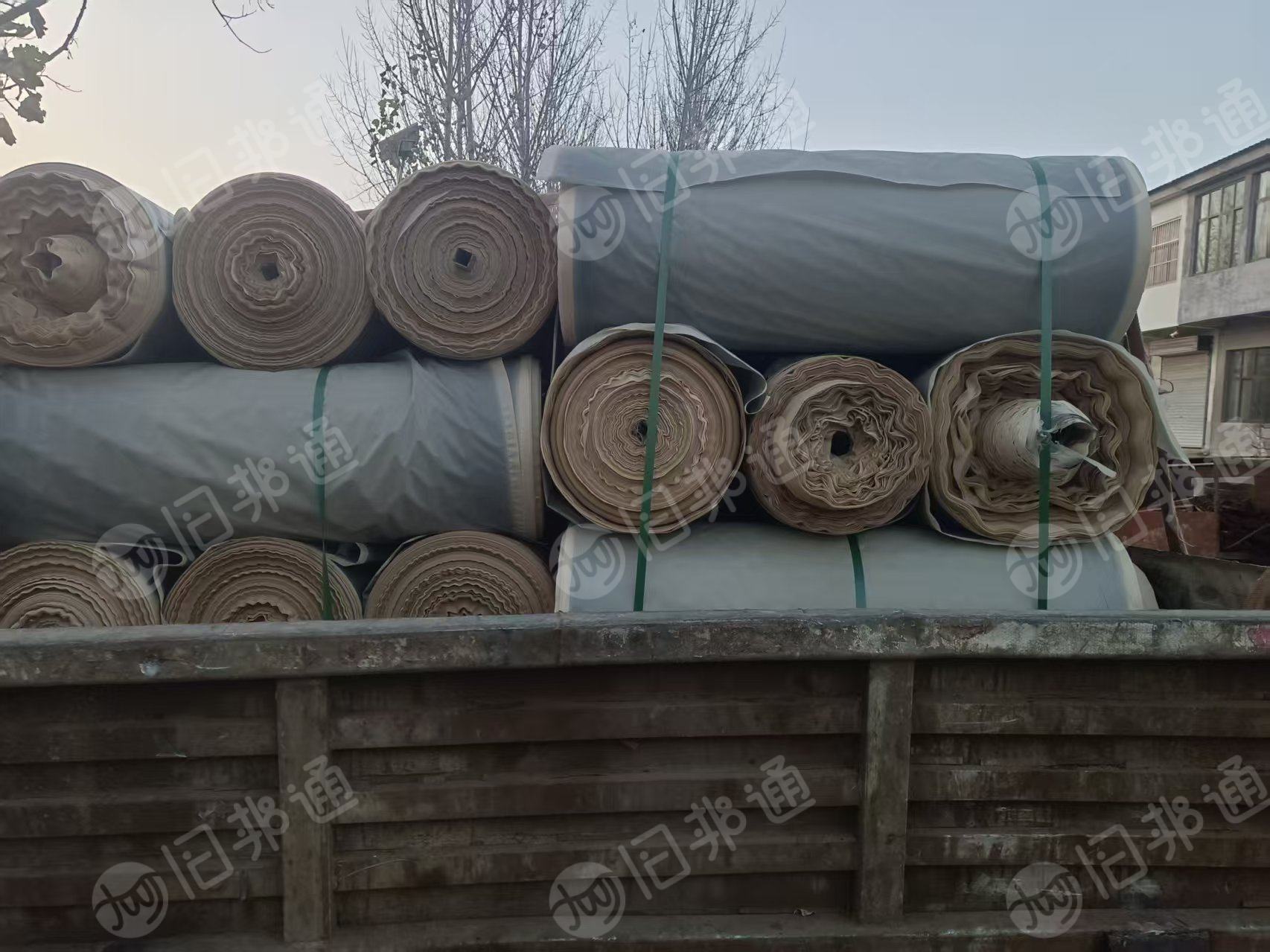 现货处理一批库存布，门幅1.04米，克重45克左右，现货5吨，货在山东临沂