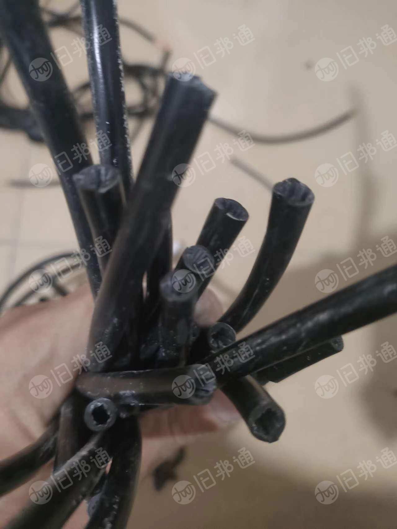 出售黑色PVC电缆皮毛料，线皮壳废料