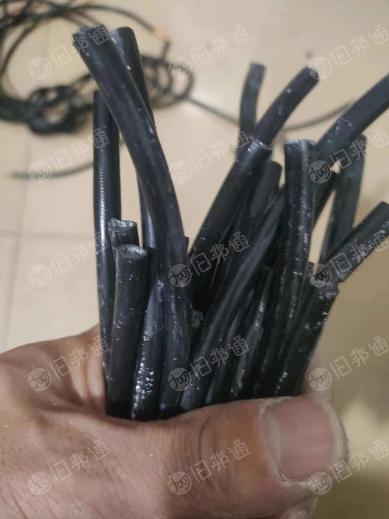 出售黑色PVC电缆皮毛料，线皮壳废料