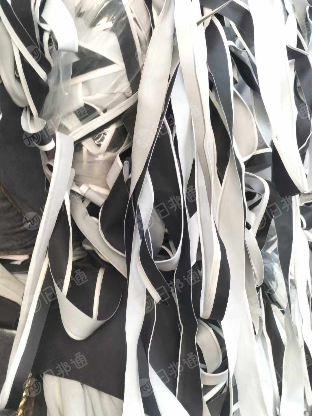 出售软质PVC汽车革边料，带海绵的PVC条子，现货够车