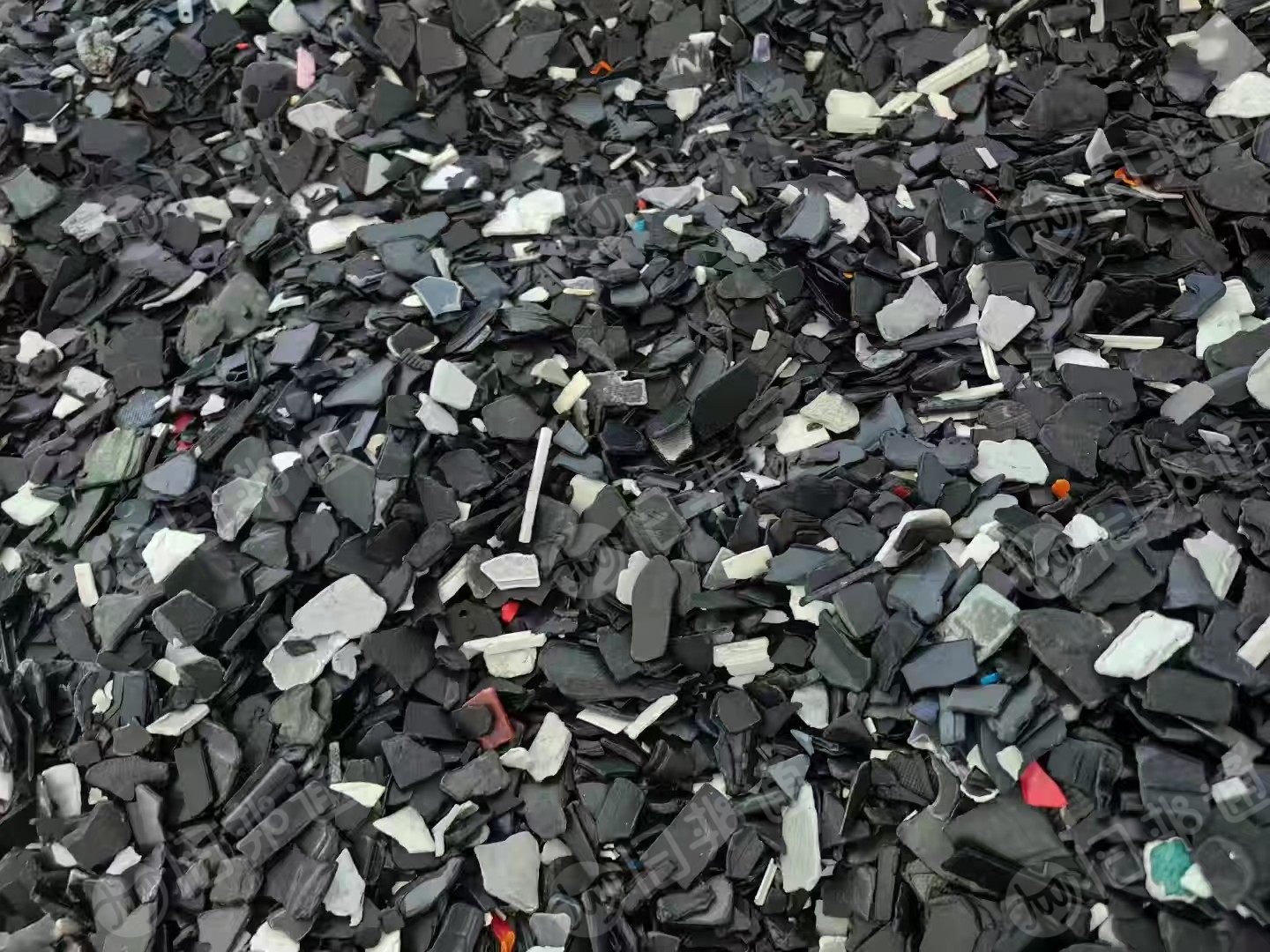 长期出售abs/pc笔记本外壳破碎料，合金笔记本外壳破碎料，冲击8左右