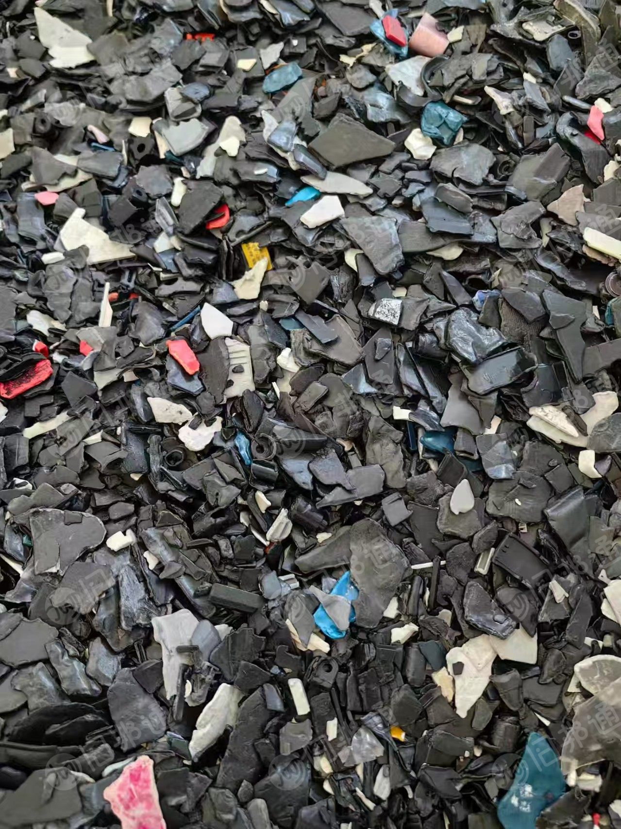 长期出售abs/pc笔记本外壳破碎料，合金笔记本外壳破碎料，冲击8左右