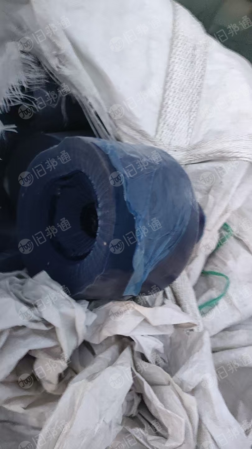 出售PVC蓝膜废料，带胶，现货六七吨