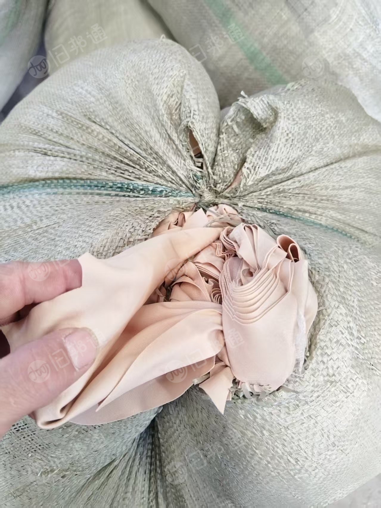 长期出售锦氨废布，尼龙废布，2020，2030，消光泳都有，统货走，现货一百多吨，货在江西赣州