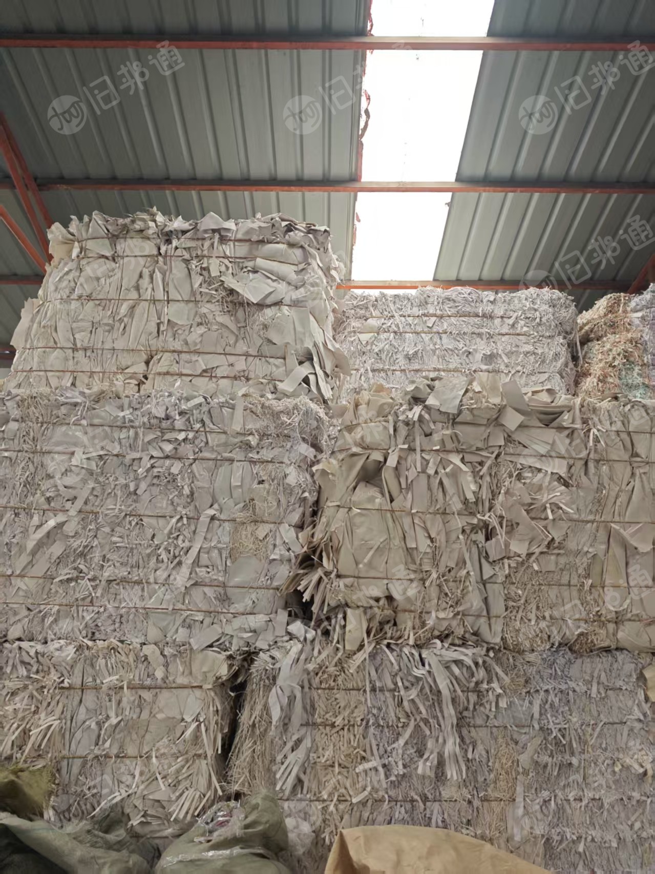 出售白卡纸和白铜版纸混打料