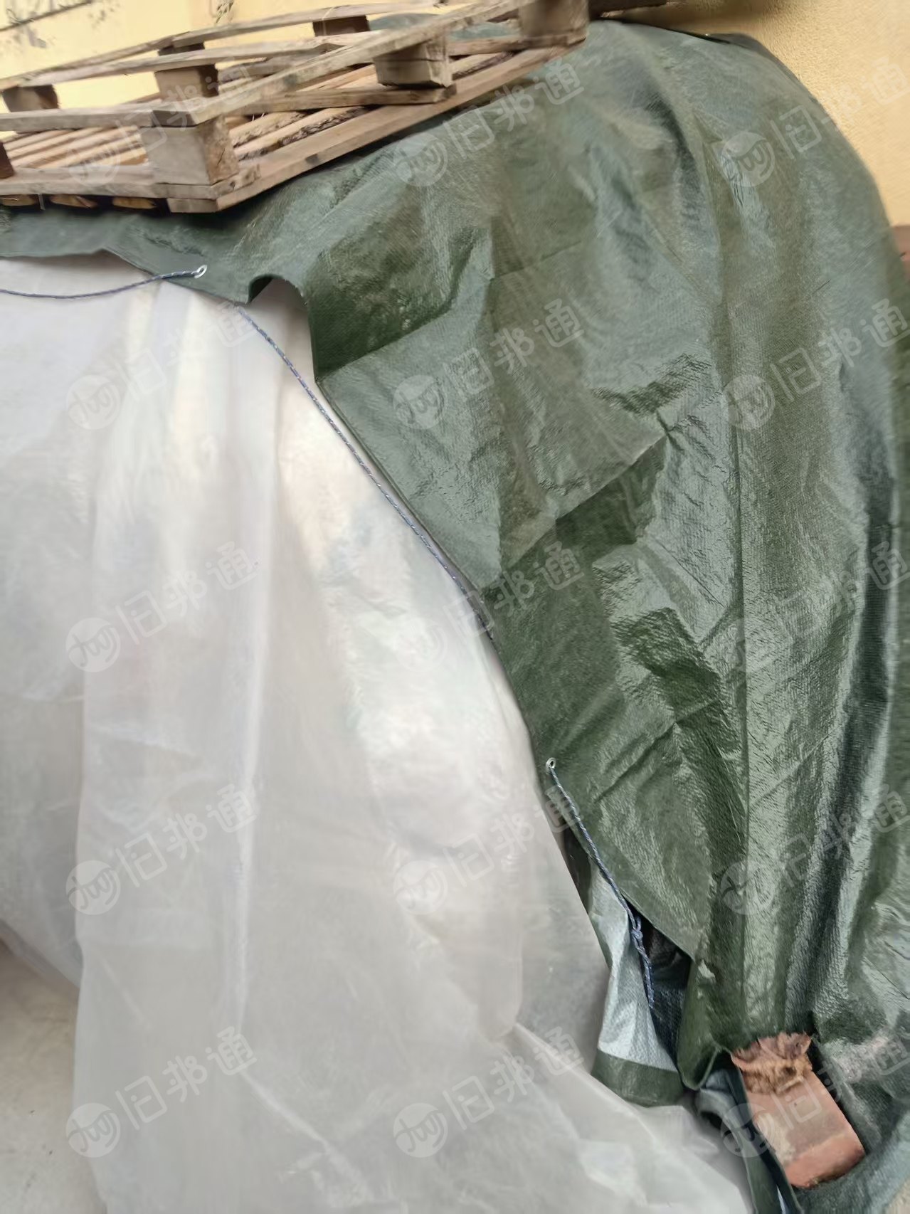 长期出售纯棉牛仔废布，牛仔布块，长度20厘米-1米的，现货10吨左右，在山东淄博