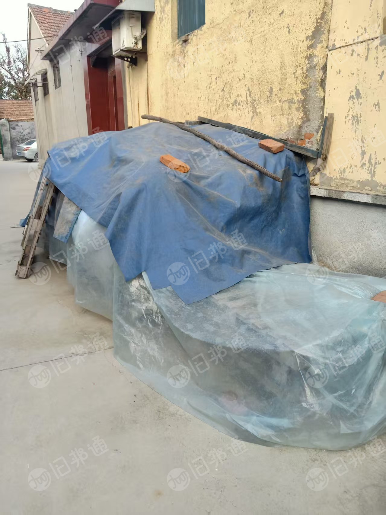 长期出售纯棉牛仔废布，牛仔布块，长度20厘米-1米的，现货10吨左右，在山东淄博