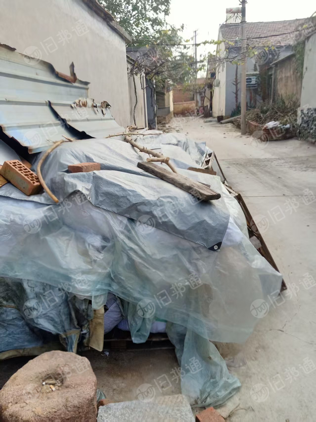 长期出售纯棉牛仔废布，牛仔布块，长度20厘米-1米的，现货10吨左右，在山东淄博