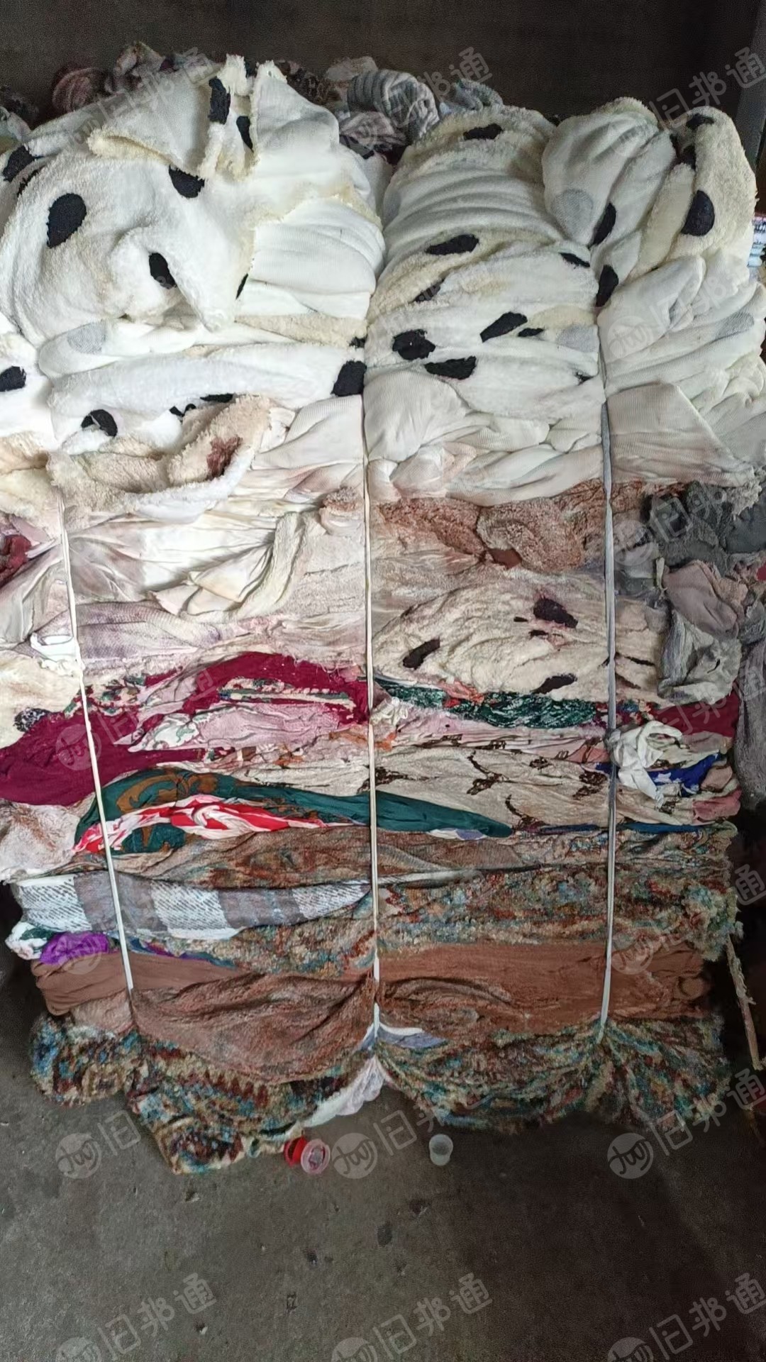 长期出售上了浆的涤纶废布，涤纶毛毯废布，毛毯料，现货够6.8米一车