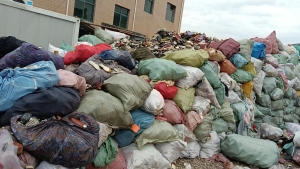 长期出售燃烧料，垃圾鞋，扒鞋底下来的鞋帮料，现货有20吨，在浙江衢州