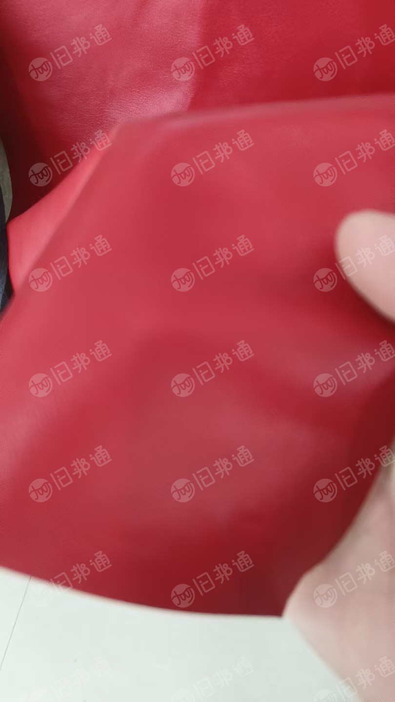 出售红色库存皮革布，正常门幅，现货1万多米，在浙江绍兴