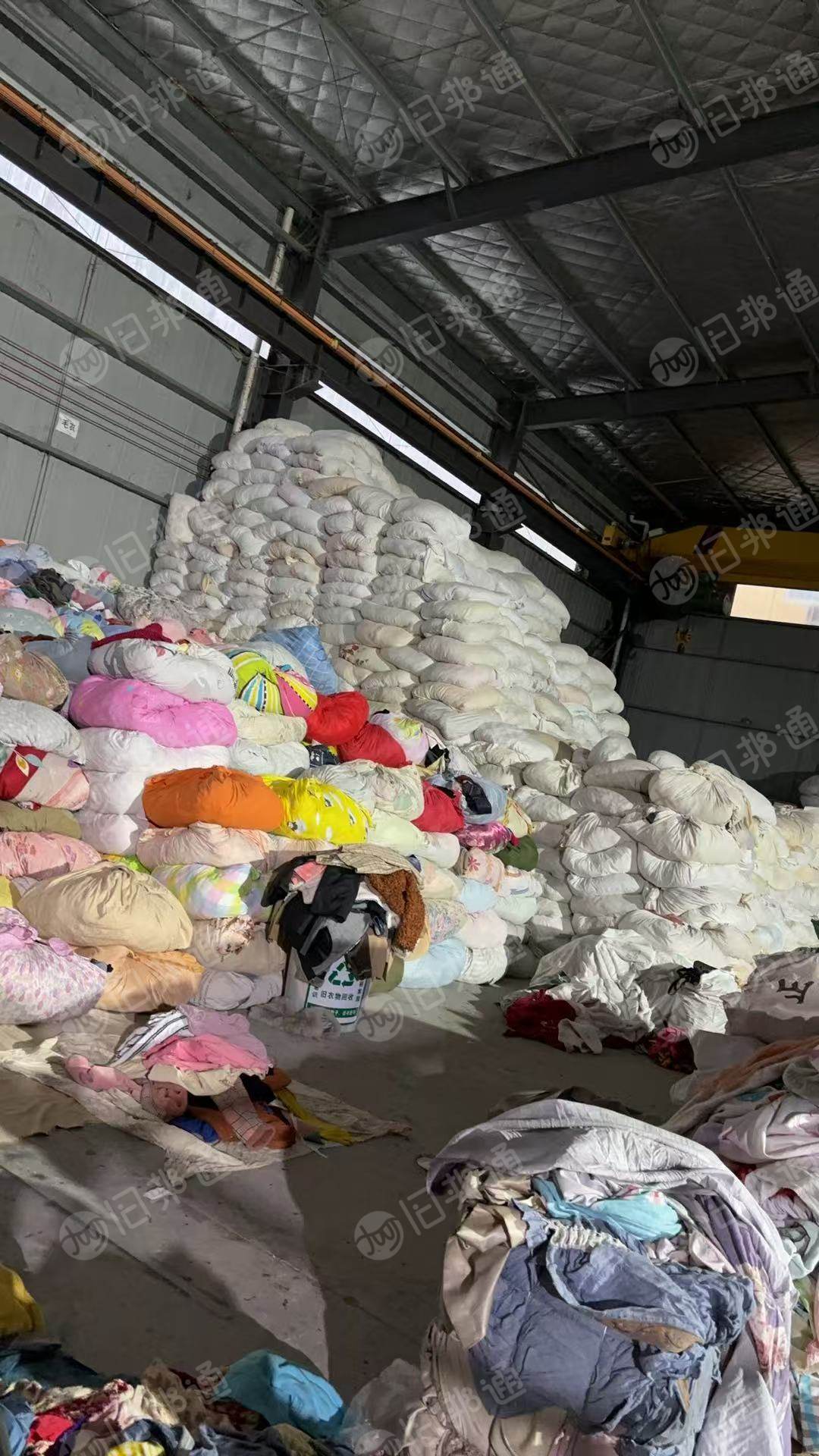 长期出售旧衣服分拣货，大白，裁剪好的睡衣等，现货有几十吨，在湖北荆门